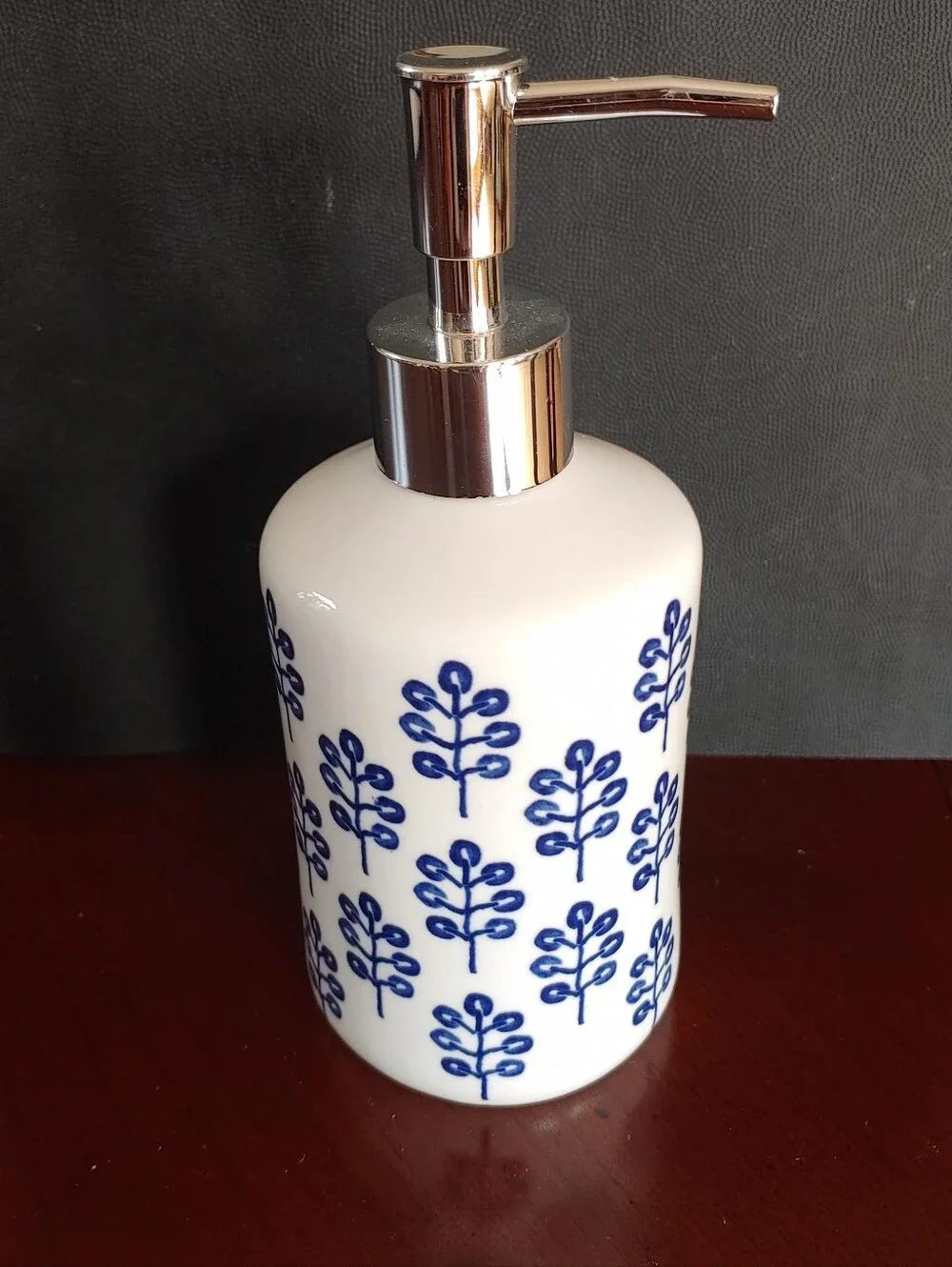 Soap liquid pump leaf blue white modern soap dispenser bathrooms kitchen NEW
